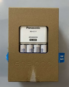 OUTLET Ładowarka akumulatorków Ni-MH Panasonic Eneloop BQ-CC17 + 4 x R6/AA Eneloop 2000mAh BK-3MCDE