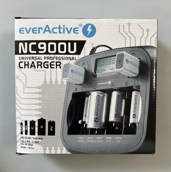 OUTLET Ładowarka akumulatorków Ni-MH uniwersalna everActive NC-900U
